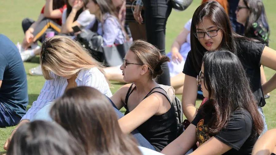 留学生不再是香饽饽了？外企突然大规模裁员，央企招聘规定有变动