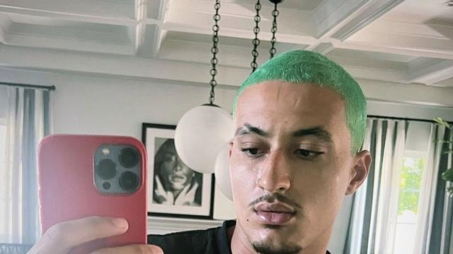 库兹马新发色绿意盎然！羡慕内马尔签3亿肥约：让我也拿点钱吧