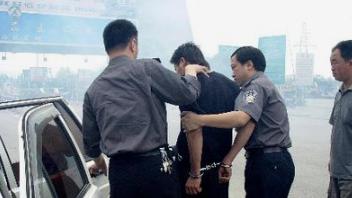 白银连环杀人案，奸杀肢解女子11人，割喉割胸，8岁小孩都不放过