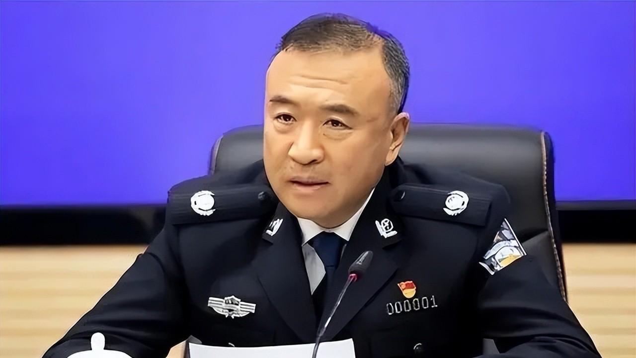 “警号000001”巨虎落马，大肆卖官鬻爵还假结婚，贪污受贿上亿元！