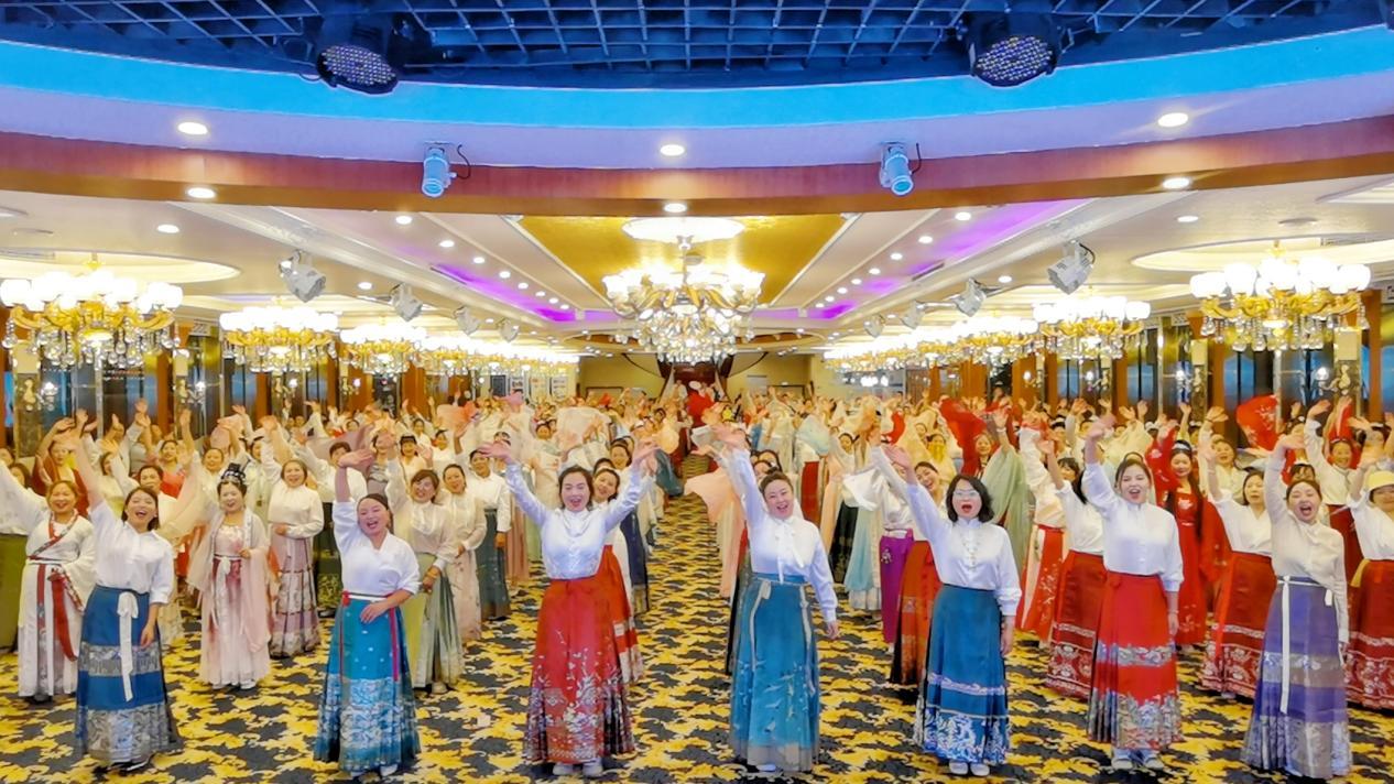 重庆桃花恋国潮Party两江夜游 引领汉服新风尚