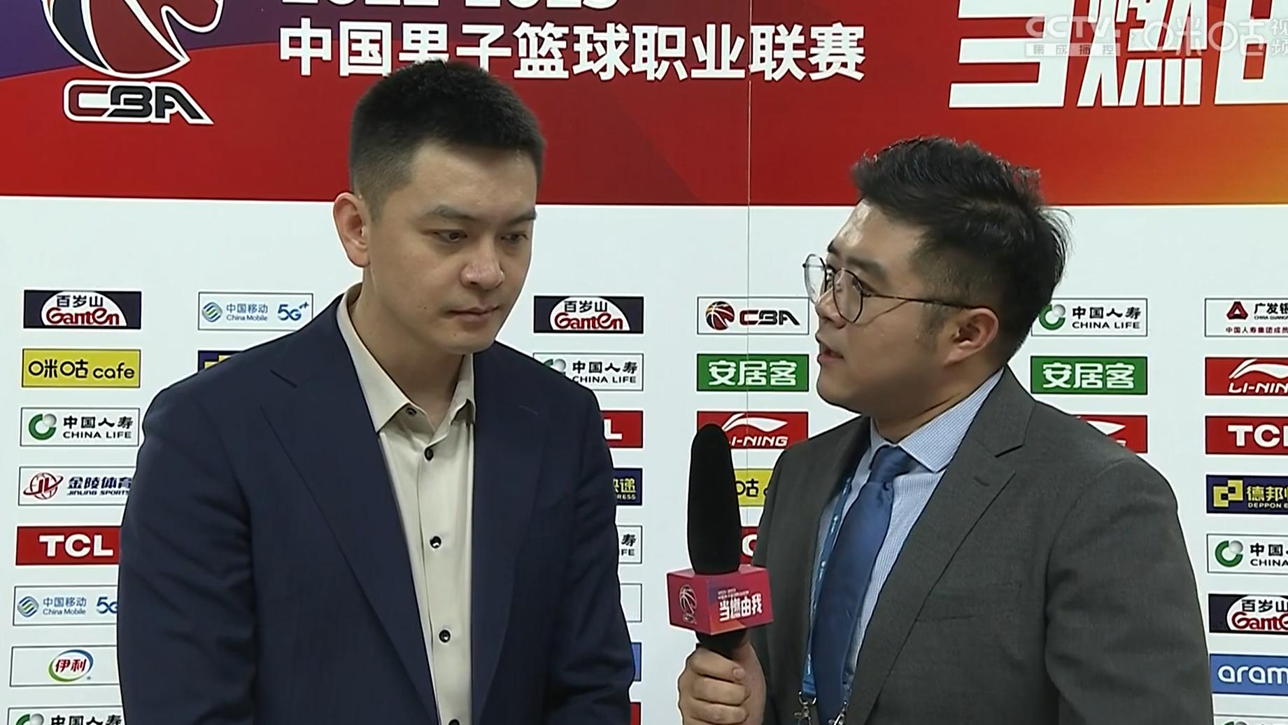 赵继伟罕见对队友发飙，郭艾伦吃T仍挑衅裁判，还和山西球迷互呛！