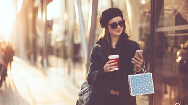 一张照片，让我成了被金主包养的渣女，我澄清：他只是我众多的玩伴之一