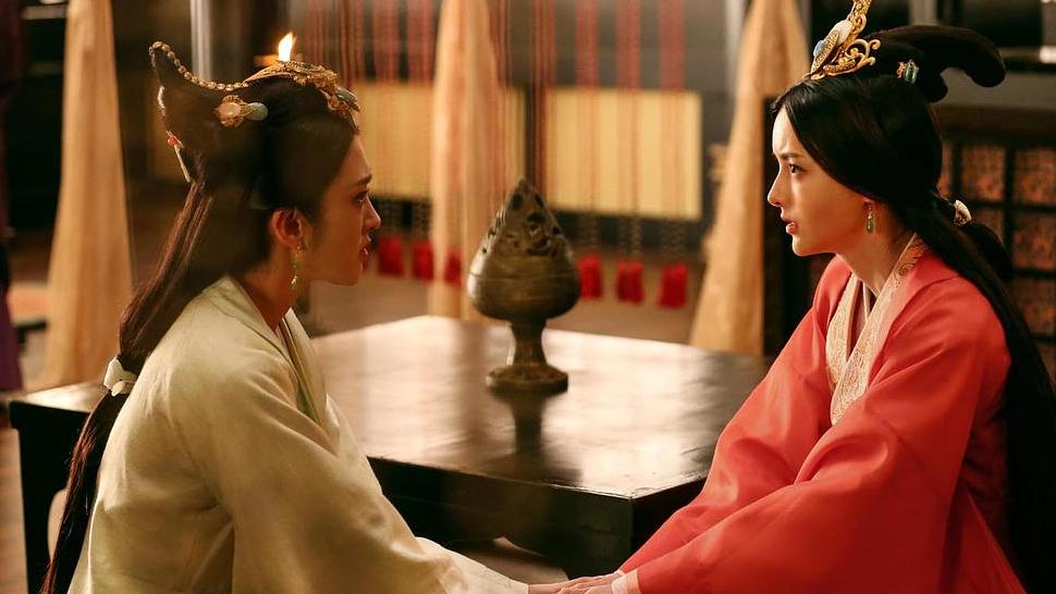 三国美女甄宓被曹丕赐死后，在下葬时，曹丕为何还要将她"被发遮面、以糠塞口"？