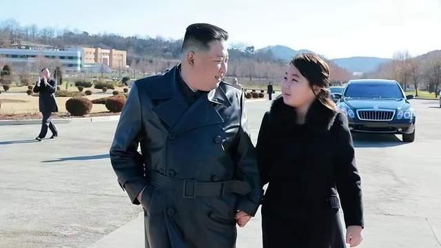 9岁的朝鲜千金气场比爸爸强！穿皮草阅兵，笑容可掬，比母亲地位高