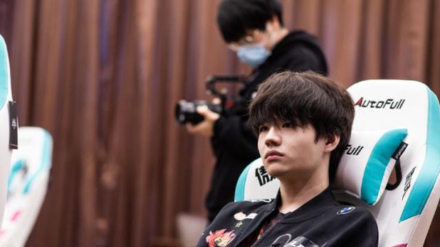 “Crisp-刘青松”这是刘青松九年的电竞路的故事。