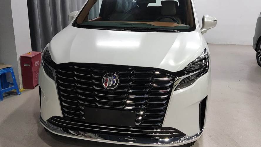 别克GL8：家庭商务MPV之选，细致剖析优缺点，实现舒适与品质共存