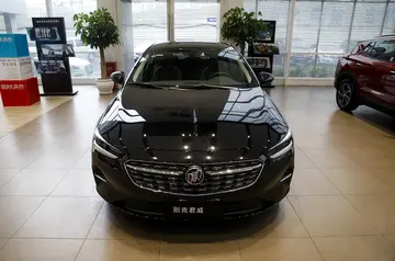 别克君威黑标版：低调奢华典范，王者驾驭之选