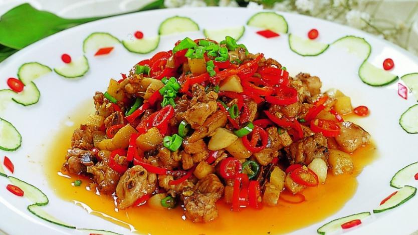 鸡肉新吃法，姜爆鸡，鲜香微辣，嫩滑入口，配米饭拌面条保证让你吃上三大碗