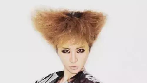 尚雯婕自曝：给父亲请了名月薪2万的保姆，每次见到我都会躲起来