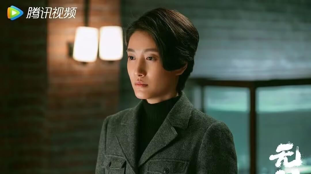 前后不足1分钟，用一细节渲染时代背景，《无间》绝了