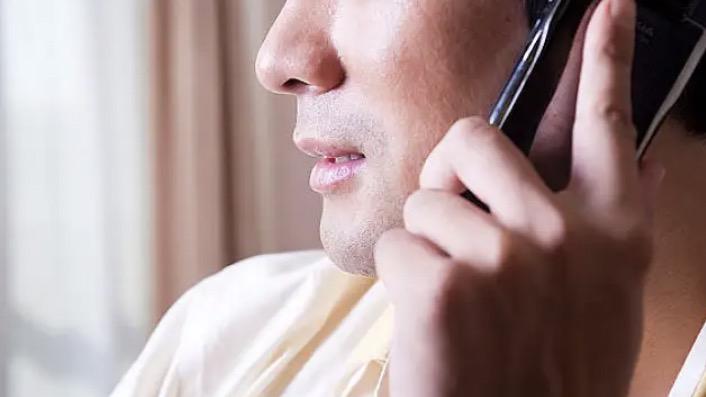 有个不爱自己的妈妈是什么感觉？妈妈独自把我拉扯大后，却让我不要再回家……