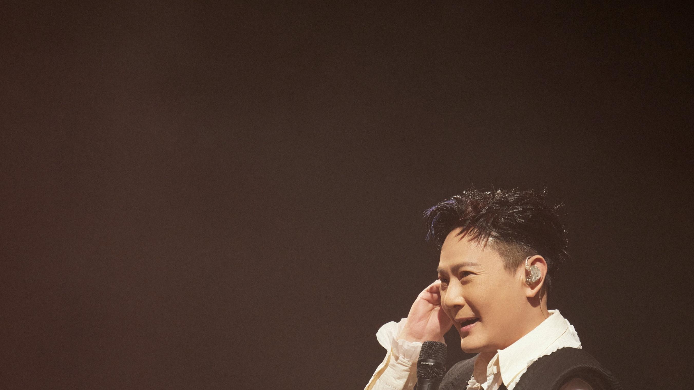 未来式2.0常州上演雨中合唱，张信哲隔空庆祝亚运