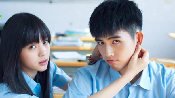 《秘果》：陈飞宇、欧阳娜娜饰演青梅竹马，讲述懵懂无知的恋爱
