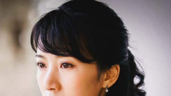 她是雷佳音的同班同学，却一直“被豪门”，如今凭借实力再次爆红
