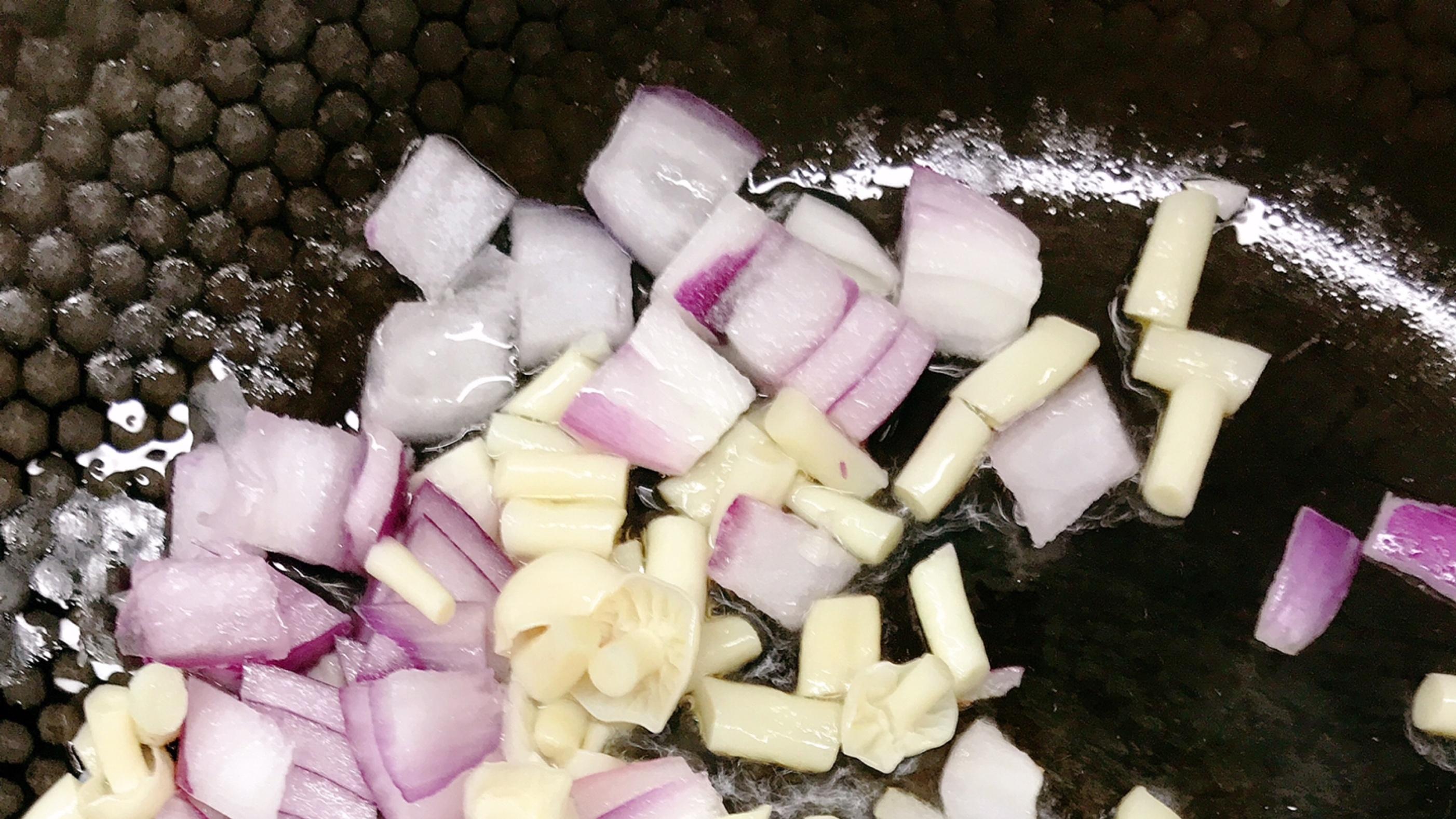 魅惑味蕾！芝士番茄肉酱意面，让你沉浸在美味的海洋中
