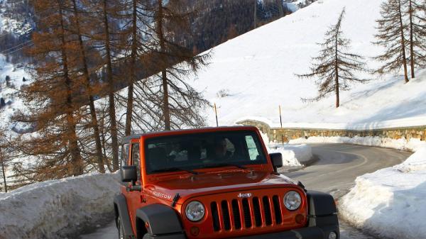 吉普牧马人，风驰天下，驰骋中充满强悍