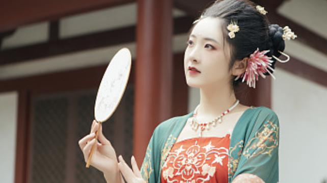 被姐姐抢走了太子妃和性命，我重生归来誓要报仇，却发现姐姐是个穿越者！