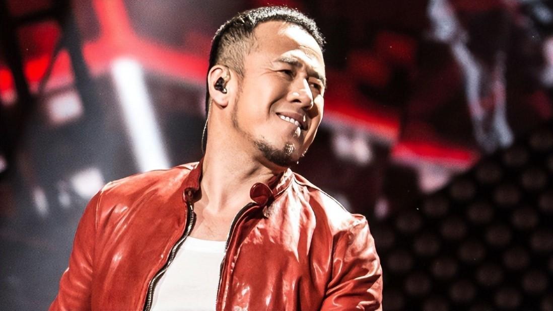 杨坤从什么时候开始就“凭空消失”了，连带着口碑也一落千丈了？