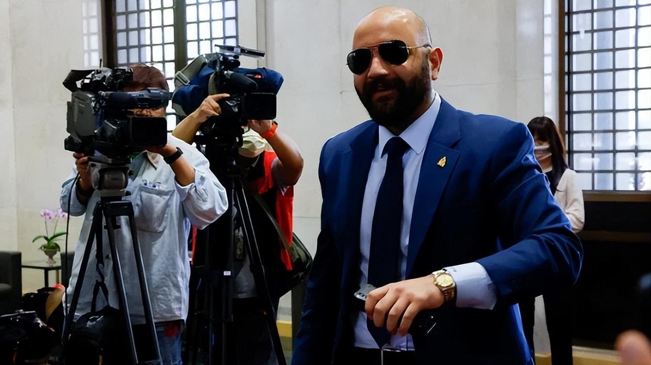 一天内，岛内传出两则消息，台湾民众喜出望外，民进党愁眉苦眼！