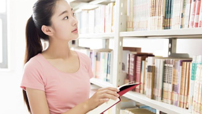 代替双胞胎姐姐结婚生子后，姐姐整容归来，夺走了我的一切……