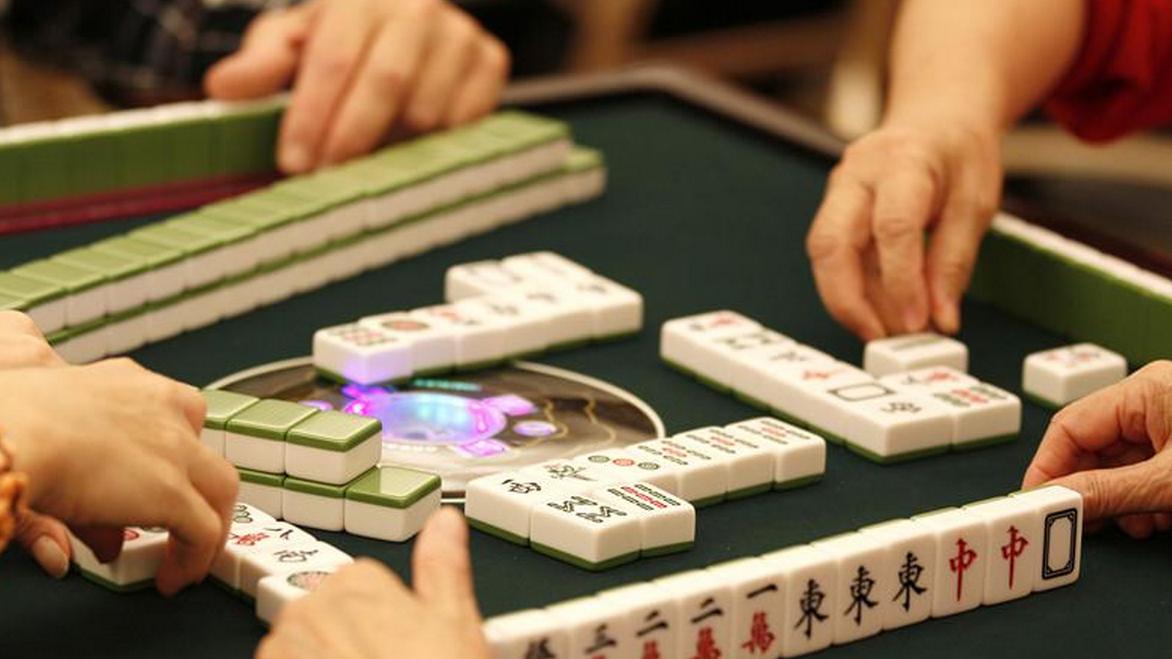 年轻人打麻将是浪费人生？