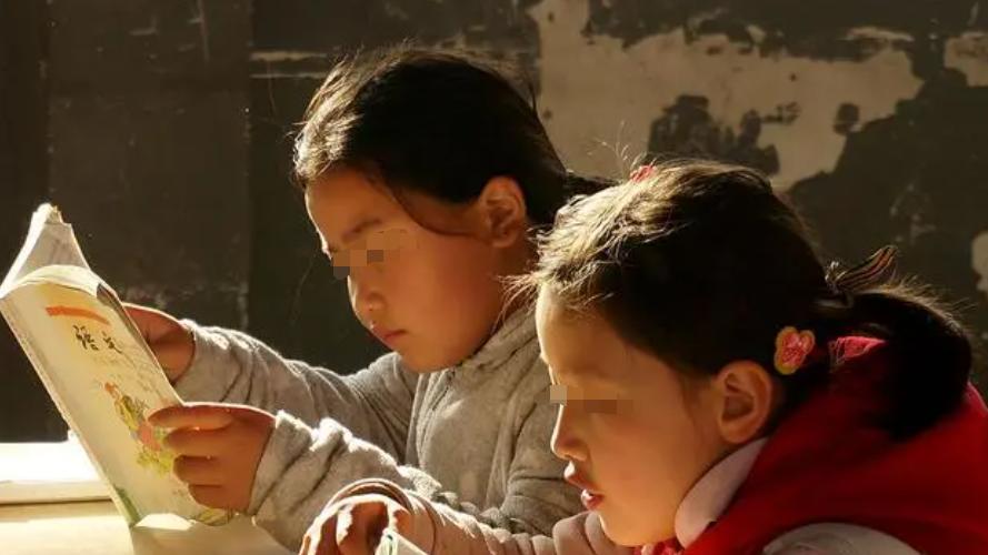 “最美”女贪官痛哭：为上位甘当“公共情妇”，声称最害怕坐牢