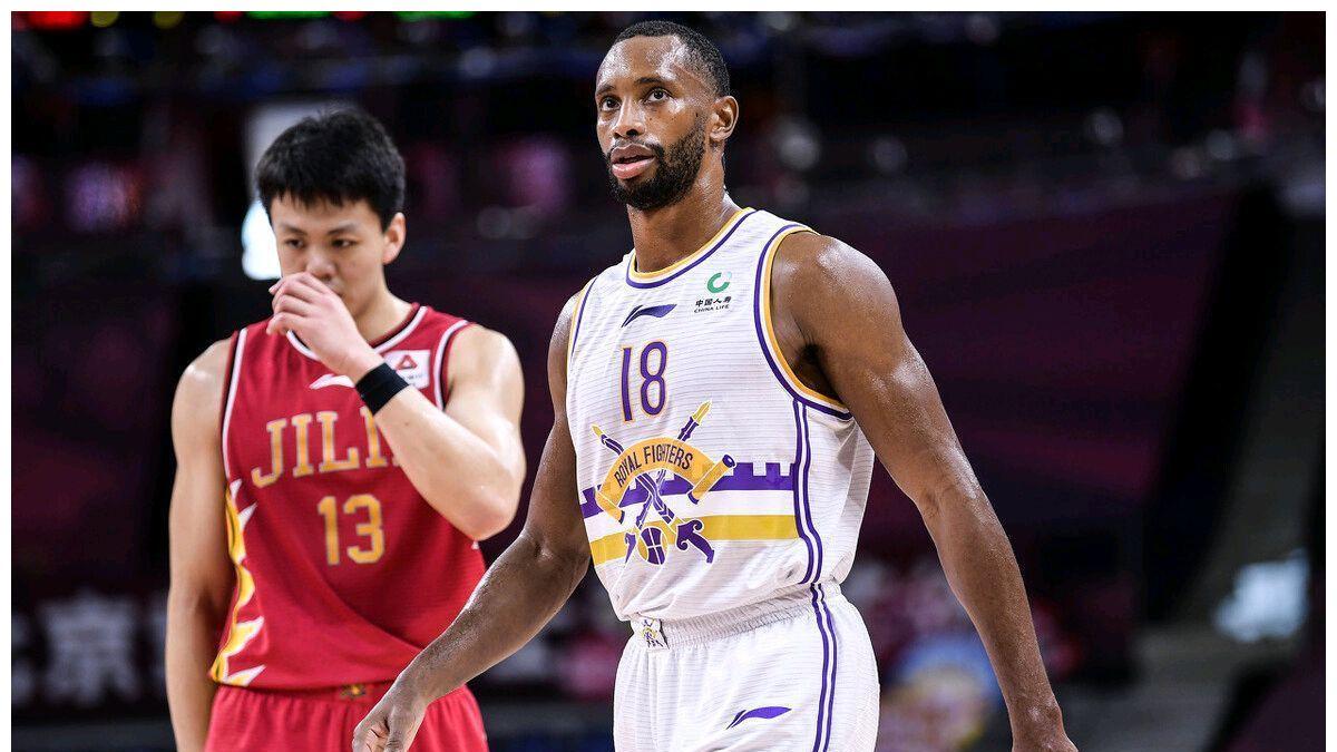 CBA常规赛热血激战，辽宁队艰难赢得胜利，赛后三大功臣引人注目