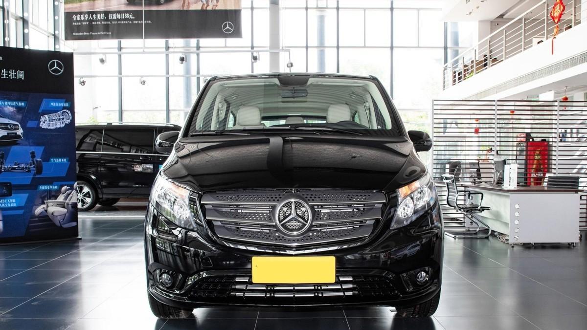 两款30万元级奔驰大七座车型，哪款更值得我们入手？