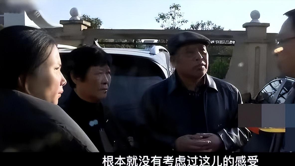 自私母亲抛夫弃子11年，得病了才想起儿子，道德绑架要儿子捐骨髓