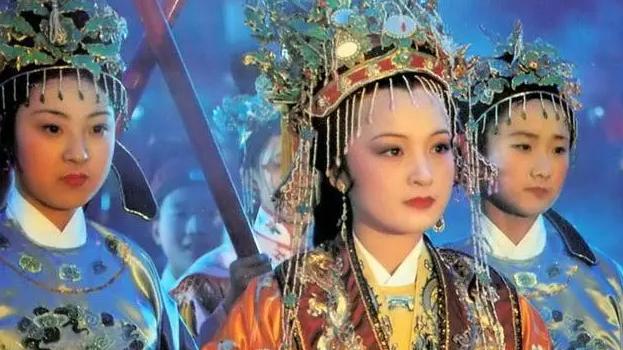 《红楼梦》原著，元春封妃后，赖大回来说，贾政又往东宫去了，谁在东宫住着？