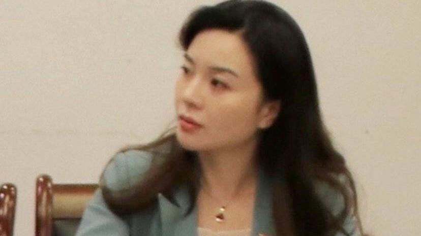 扬州美女局长被曝婚房内出轨, 她比成都陈副区长更美艳更大胆!