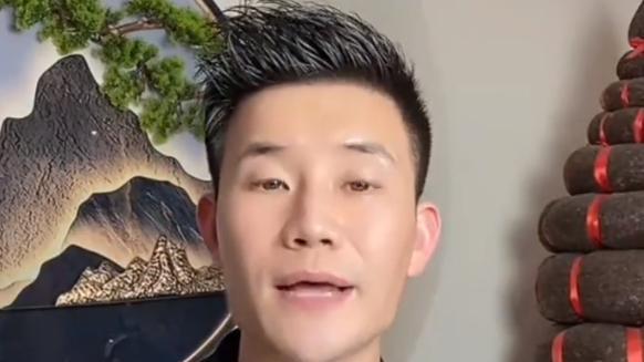 把消费者当傻子？嘎子被曝直播卖手机亏损上亿，8999元只卖1999元！