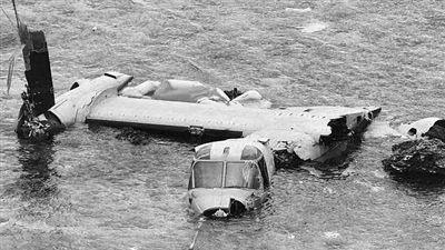 日本摊上事了！驻日美军的“鱼鹰”运输机坠毁