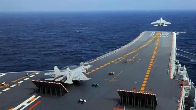 被中国军舰纳入射程，美军发布南海军演照，却遭解放军“骑脸”？