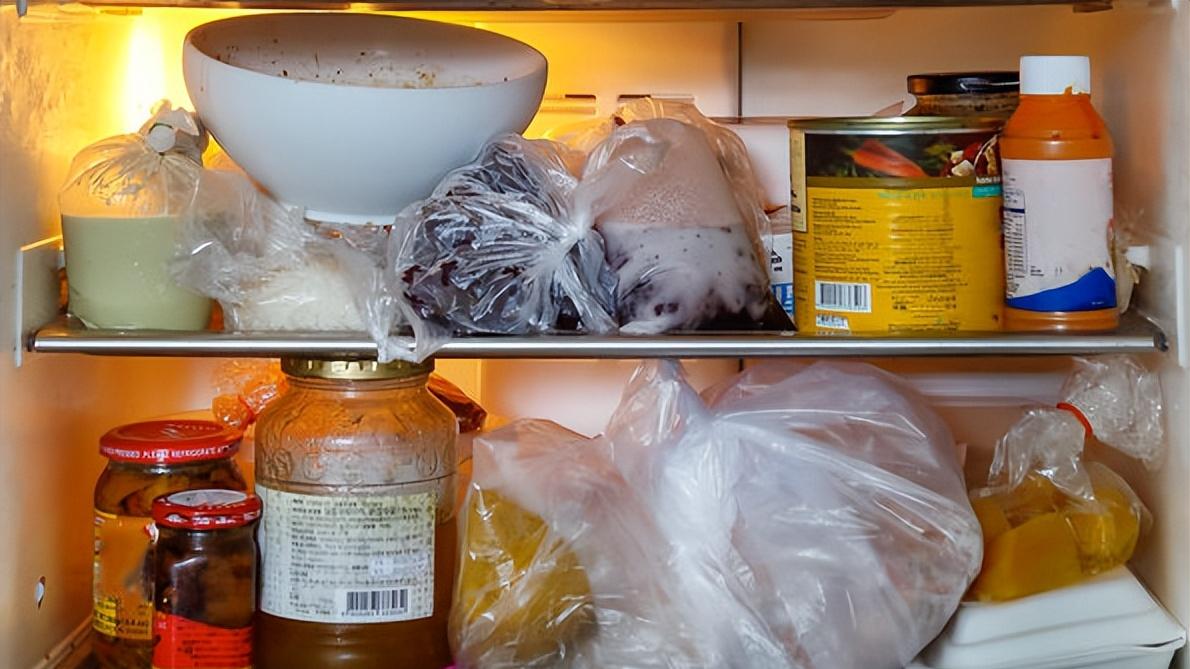 装菜的“塑料袋”放进冰箱，有毒还致癌？一个实验为你揭晓真相