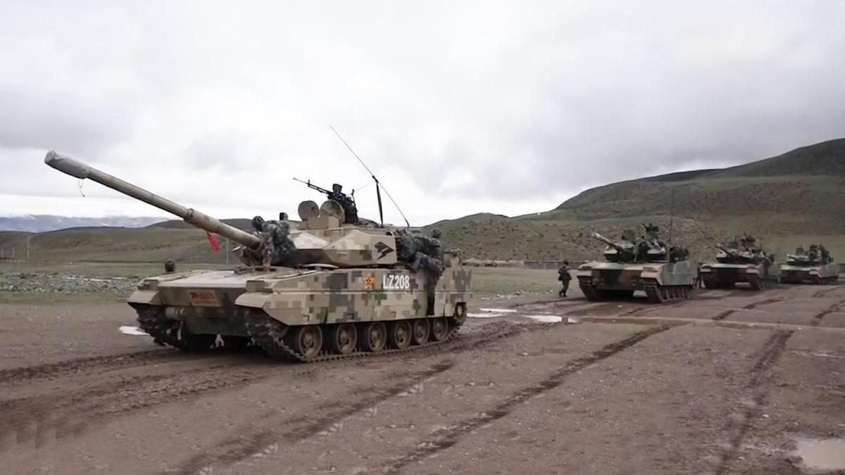 解放军坦克顶到印军脑门，前线印军接到死命令，绝对不能开第一枪