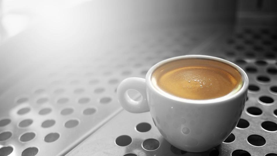 提醒：女性进入“绝经期”后，想避免雌激素不足，6种食物要少吃