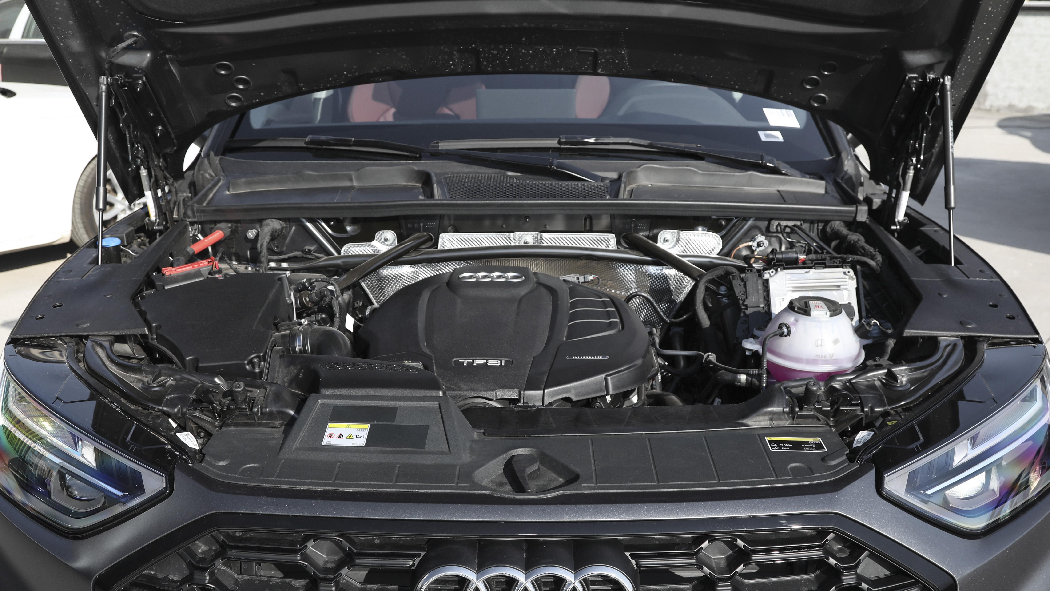 奥迪拼了，Q5L优惠5万起，标配2.0T带适时四驱，压力给到宝马X3