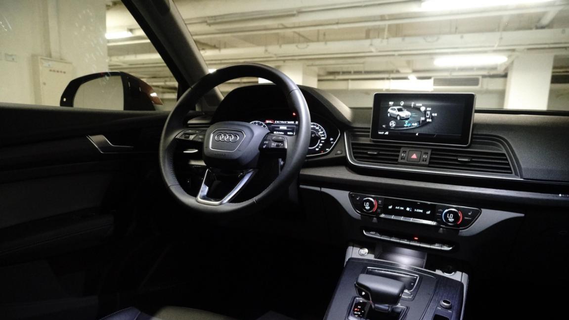 全新奥迪Q5L动力超群，堪称SUV界的王者