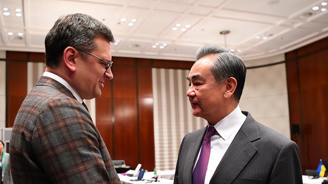 中乌外长通话后，乌克兰外长公开放话，谁不支持乌克兰就清算谁！