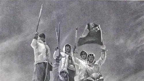 尼泊尔与我国争论珠峰主权，不料毛主席一句话，化解西方阴谋