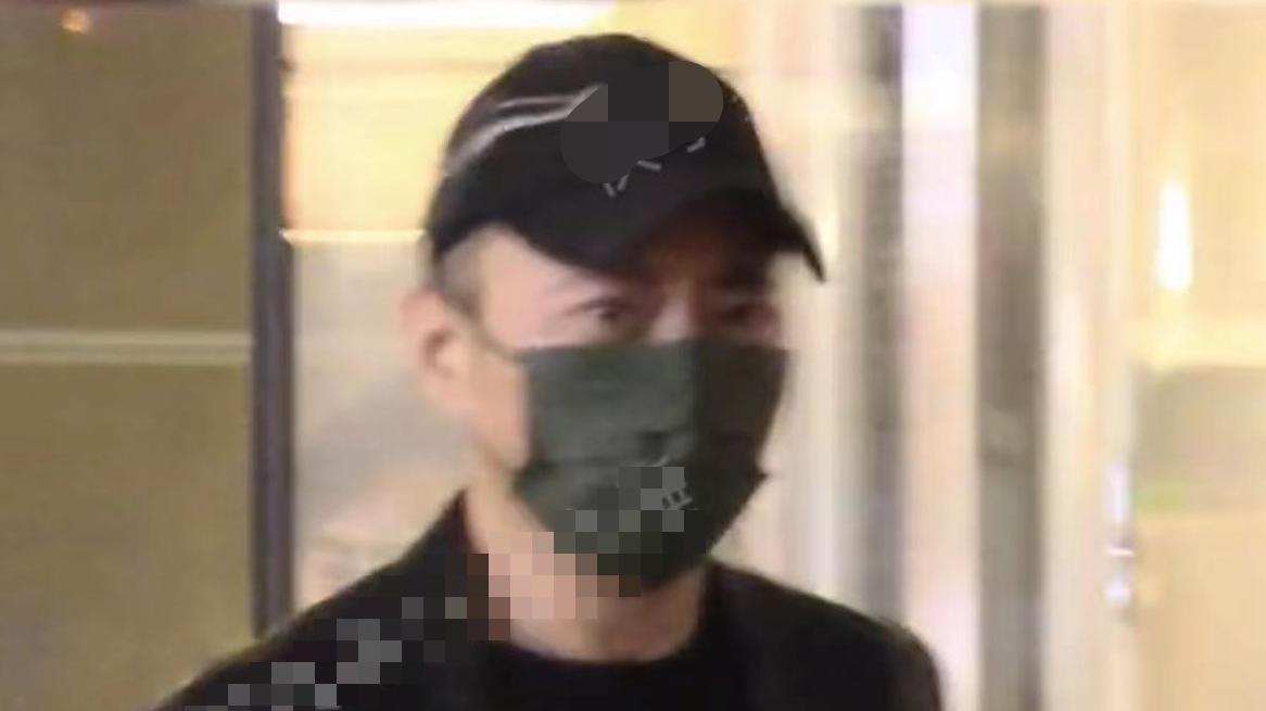 陈宝国和初恋深夜约会，面容疲倦引担忧？