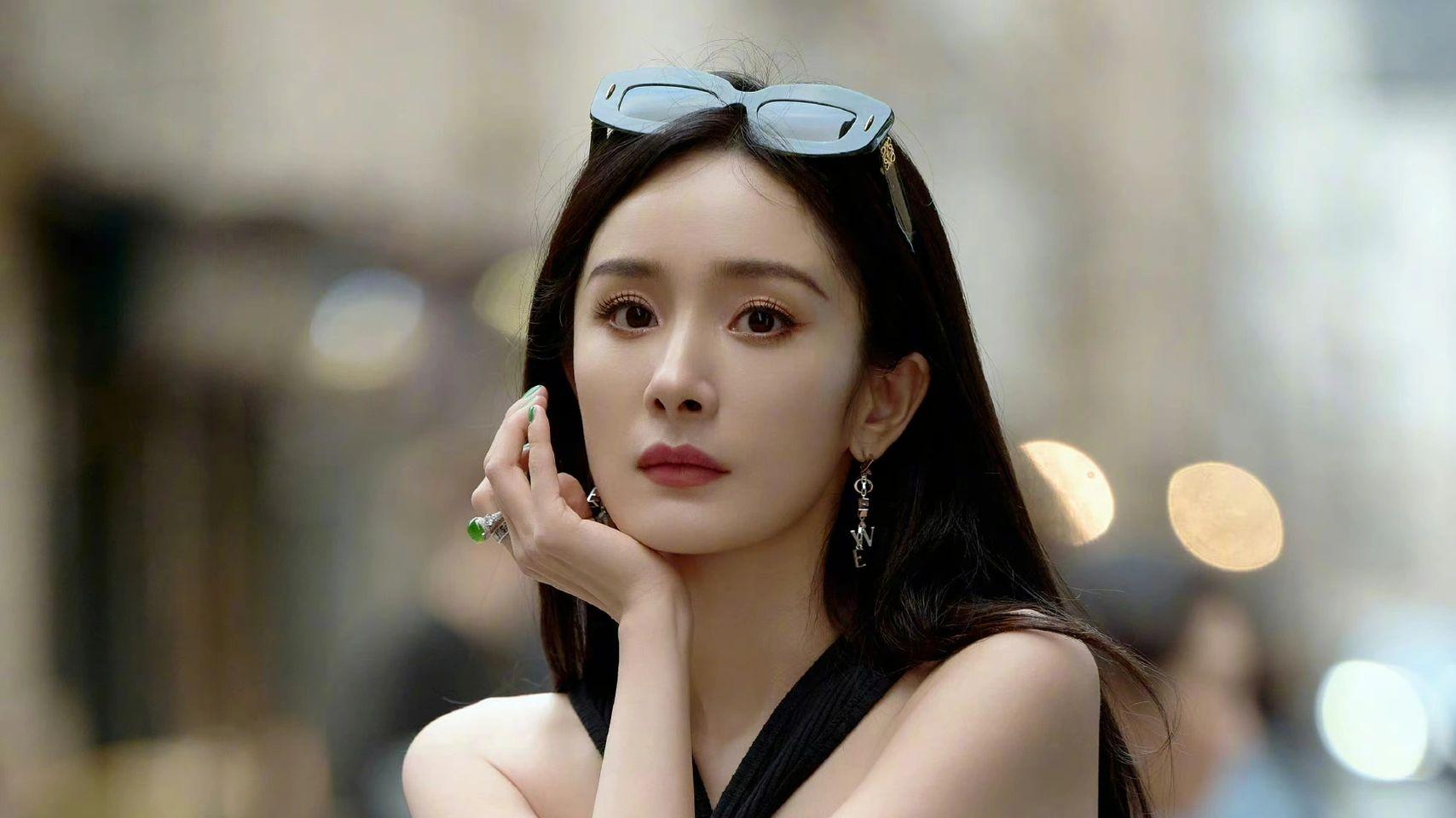 女性进入中年，她们身上所展现出来的成熟魅力无疑是最引人注目的