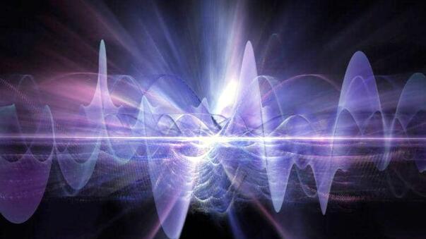 一根1光年长的棍子，我在这头推一下，另一头会超光速吗？