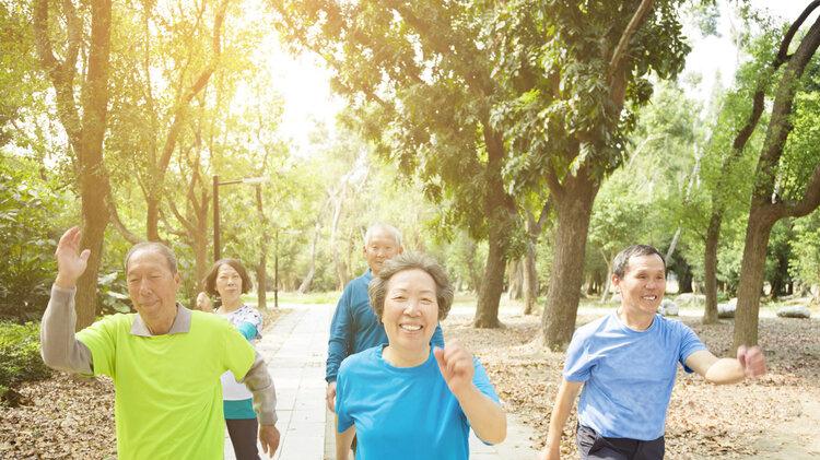 运动|走路快和走路慢，哪个更长寿？注意了：步行速度能反映出健康状况