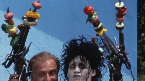 《剪刀手爱德华》，我拥抱你，却无法保护你