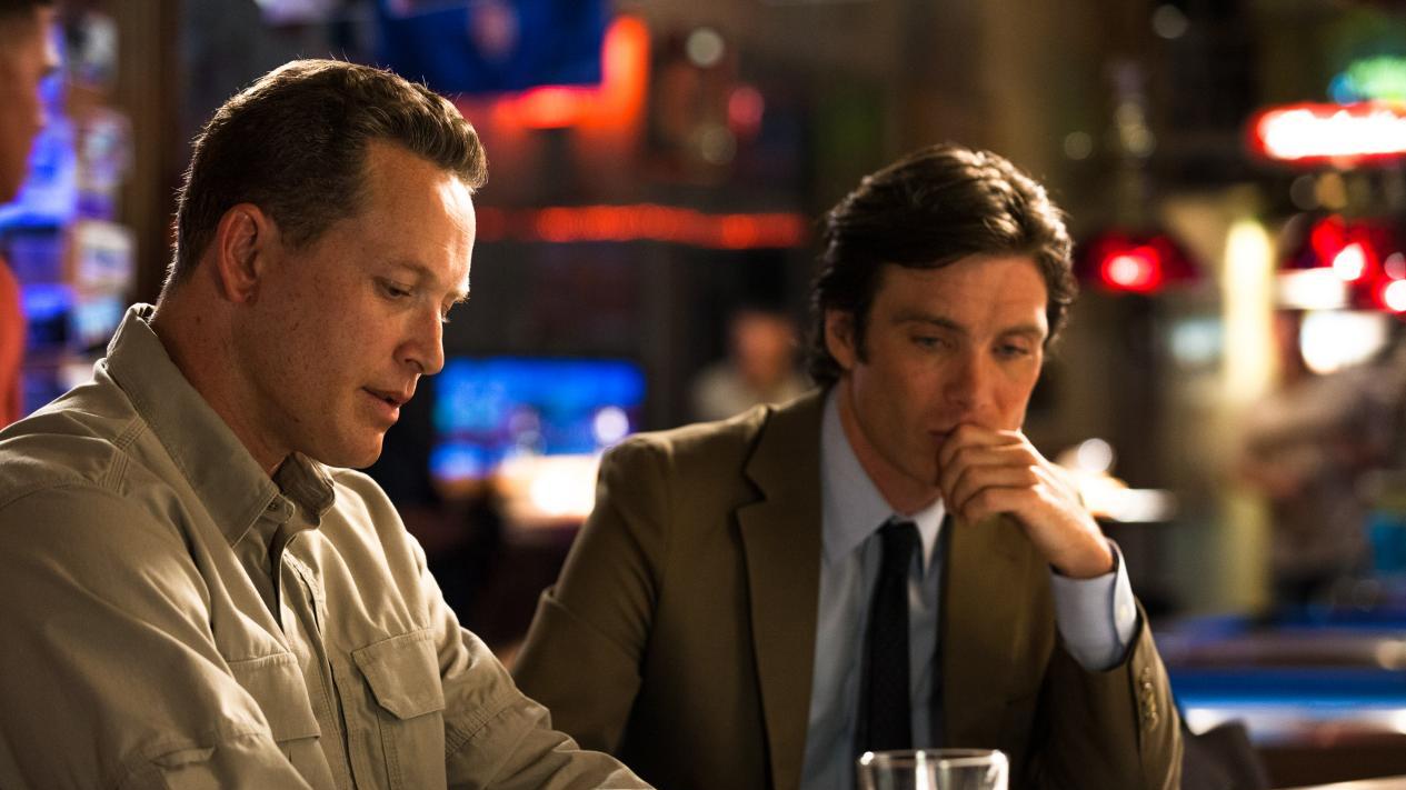 《超验骇客》是一部惊悚电影，关于人工智能的爱情，剧情并不烧脑