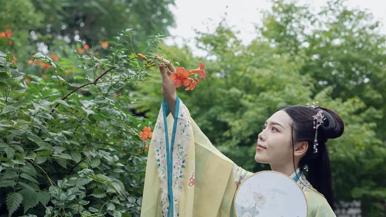 大魔王与正派男主双双争夺我，都想跟我双修，于是我摆烂了。打吧，谁赢了我归谁