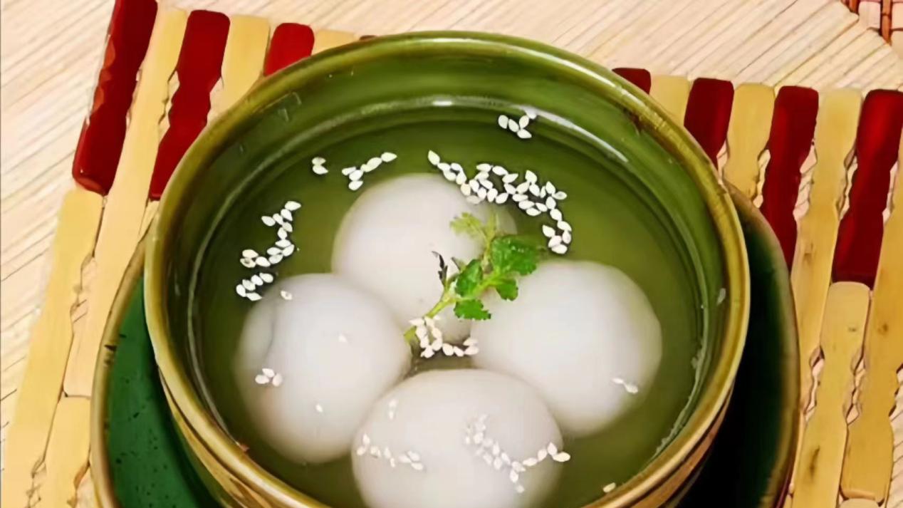 探寻成都美食，领略成都特有的美食文化，传统与现代的完美结合